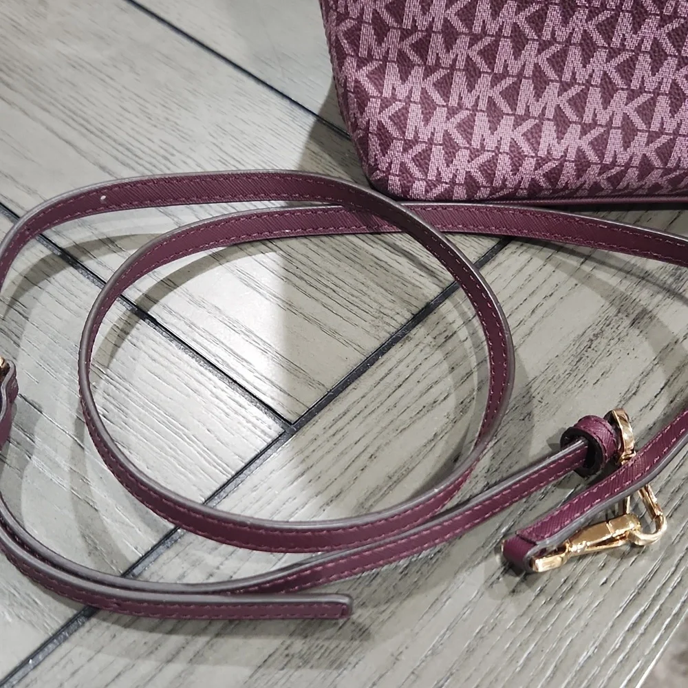 Michael Kors Purple Signature Bag - Picture 3 of 11
